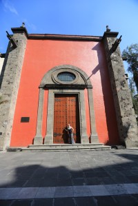 Mexicans Love Big Doors