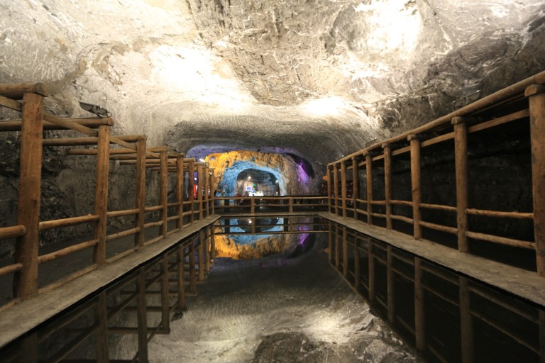 This is a reflection in a salt Pool