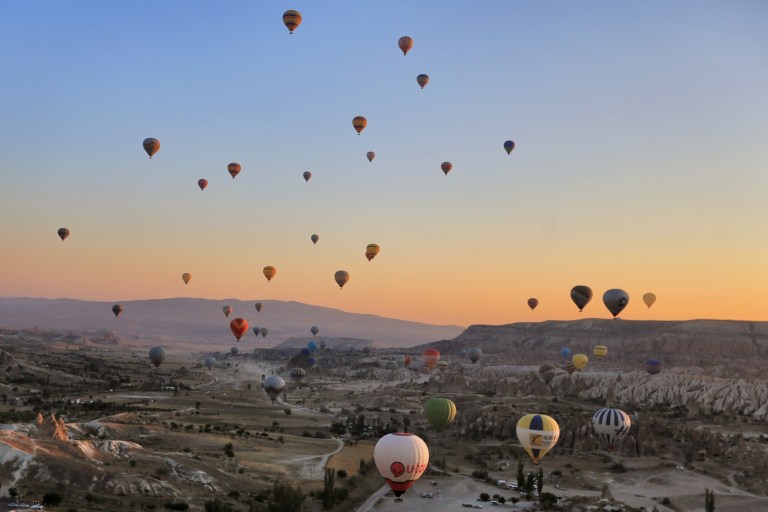 Probably over 100 balloons - for once I am happy that there are a lot of toursits