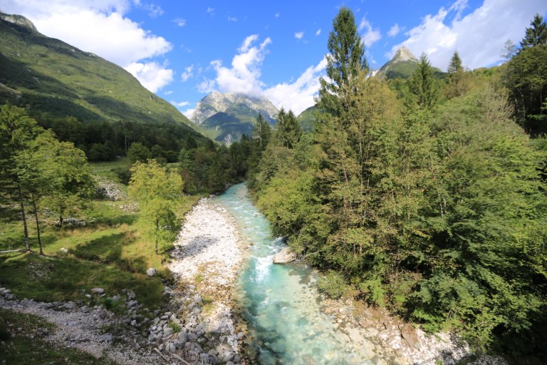 How much paint did they use on those rocks?
