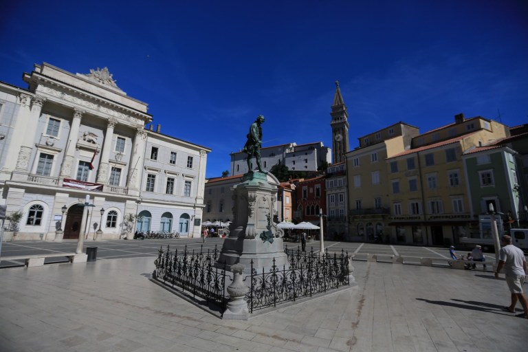 Looks more like Venice .. but no trash