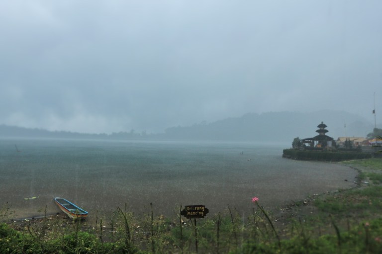 The lake temple hasn't changed much