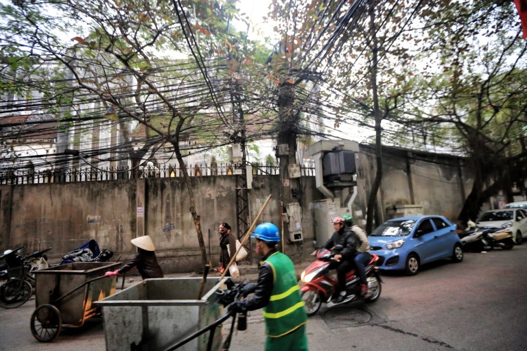 And here's what it looks like with the street in view and the bikes going by,